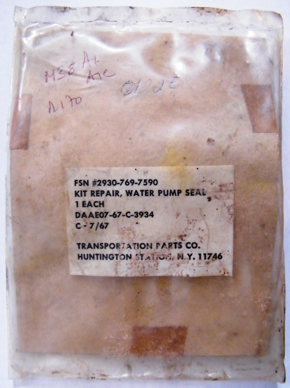 Kit de rparation pompe  eau, NOS, dans emballage d'origine