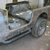 Caisse de Jeep CJ7 en cours de poncage